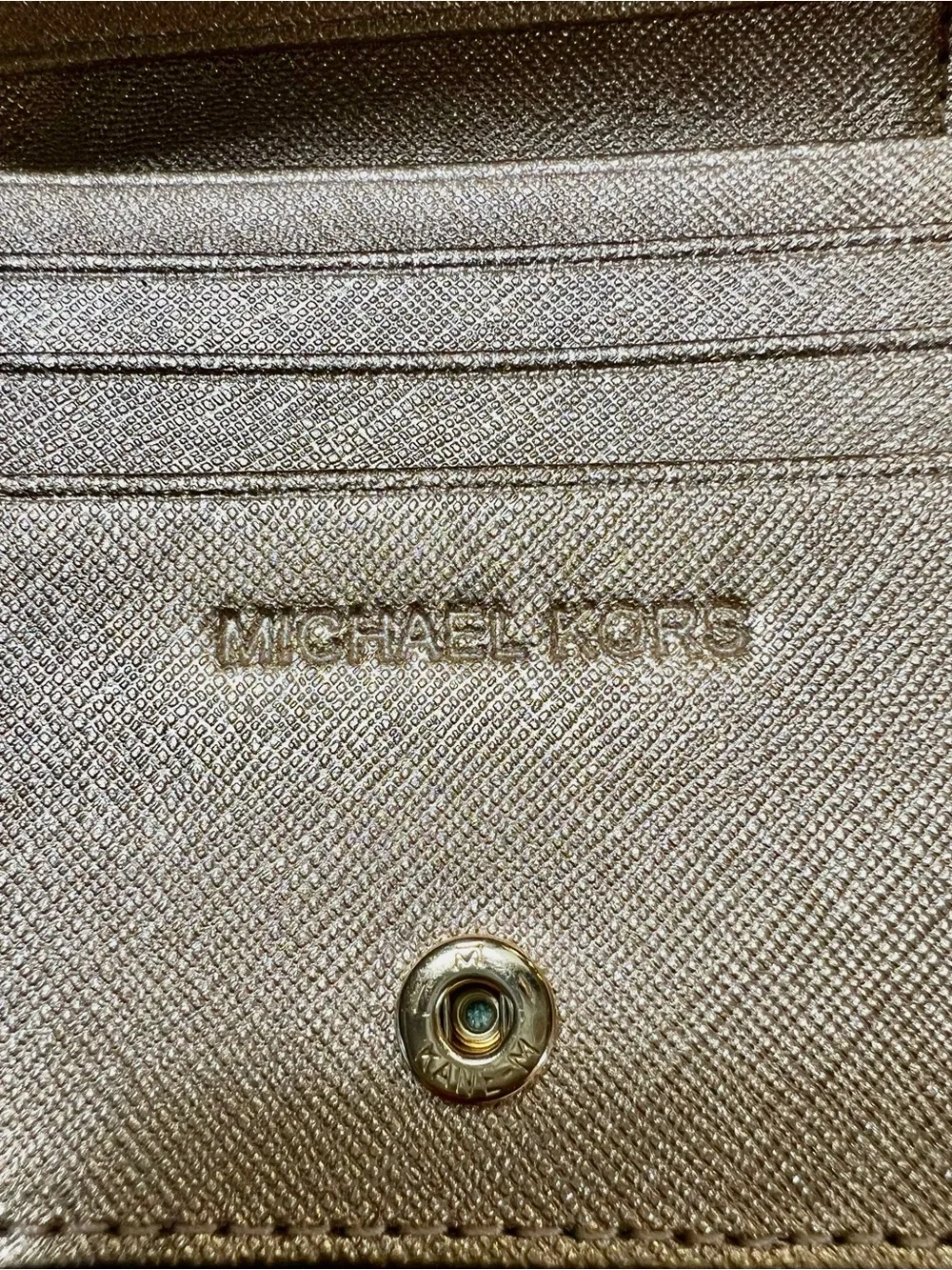MICHAEL KORS Gold wallet in Saffiano Coated Leather.